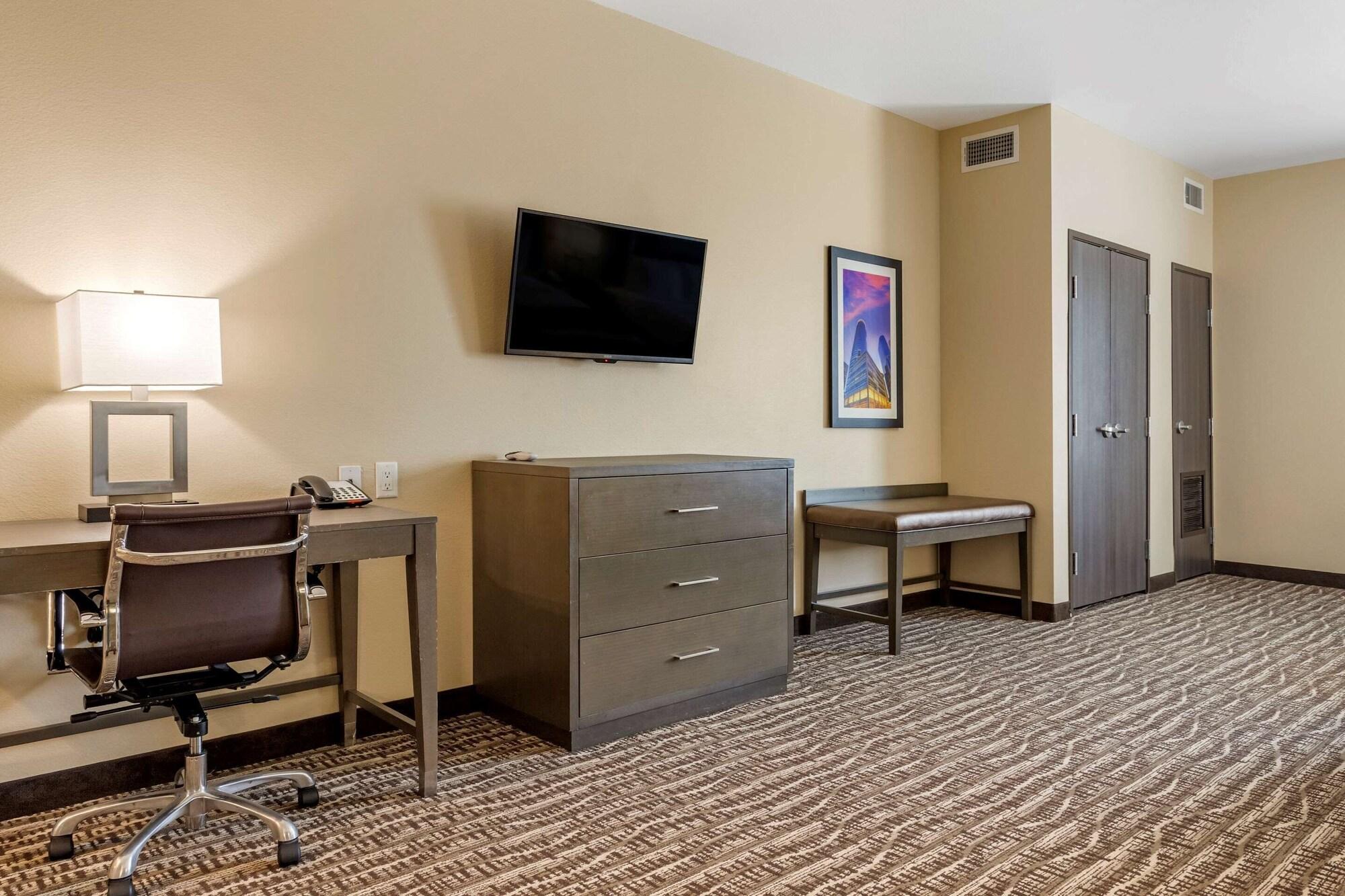 Comfort Suites Near Sam Houston Race Park Jersey Village Exterior photo
